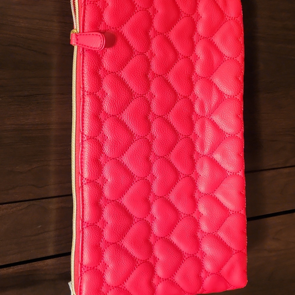 ❤️❤️New Betsy Johnson raised ❤️❤️dark red crossbody shoulder bag